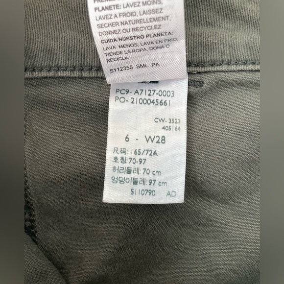 Levi's Army Green Shorts (Size 6) - Picture 4 of 9